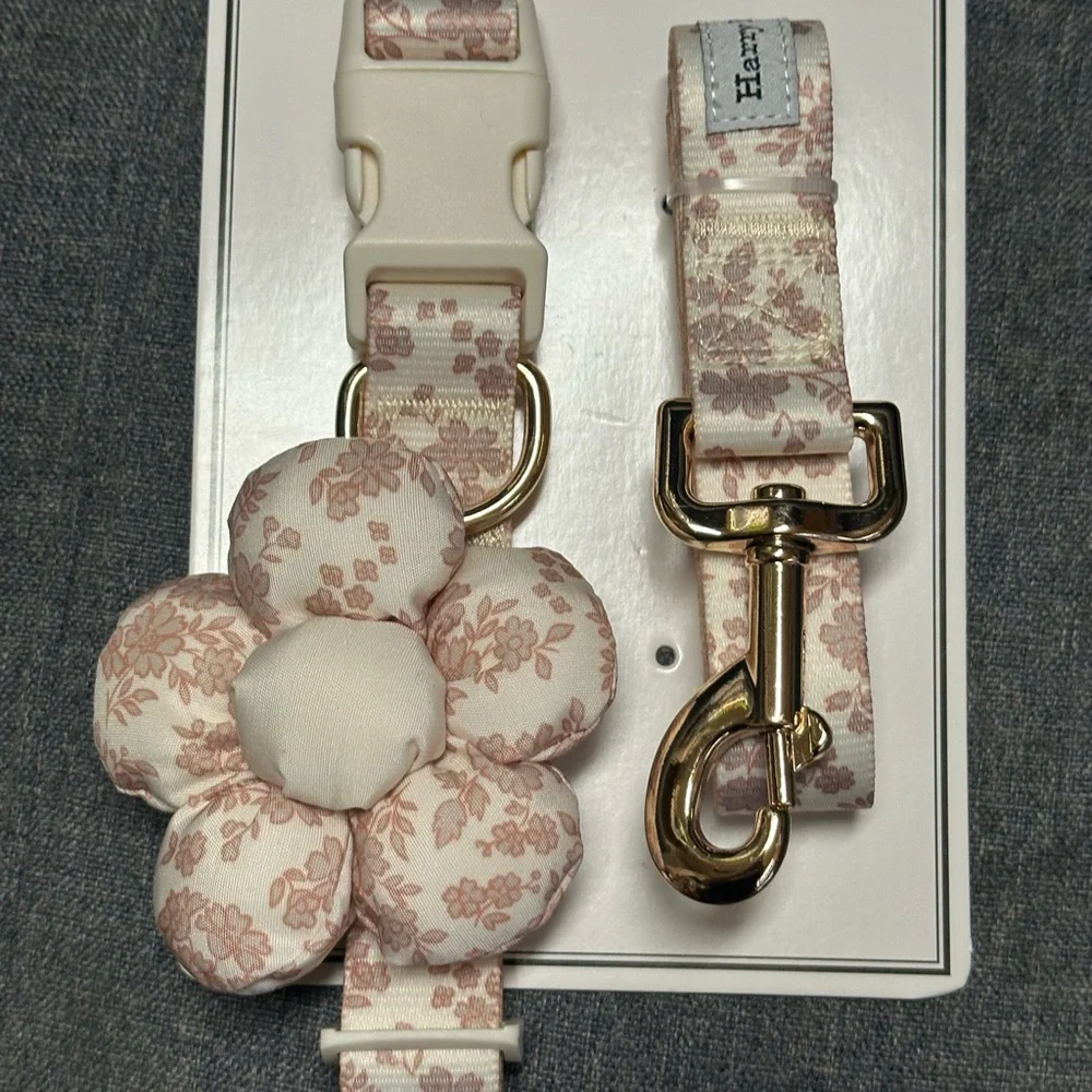 Harry Barker Floral Dog Accessory Set- Collar & Leash